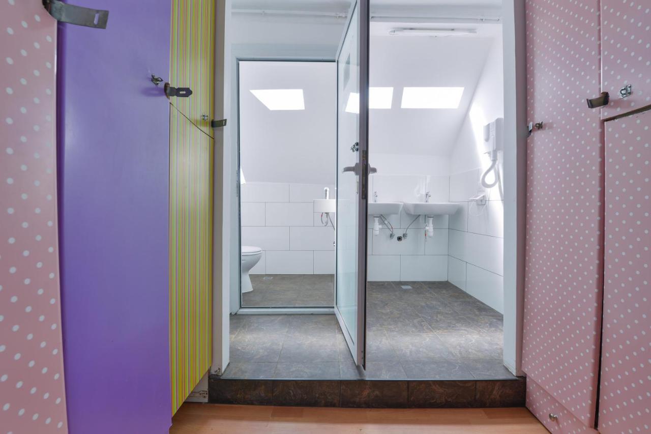 Caravan Hostel Tel Aviv By Roger Age 18-45 Екстер'єр фото